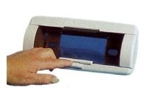 PROTEZIONE RADIOSoporte con tapa protectora para aparatos de radio. Fabricado en plástico ABS blanco, resistente a los rayos UV.