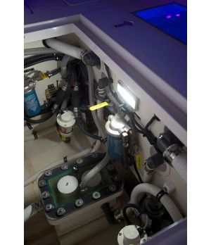 LUMIERE SALLE MACHINE BLANC