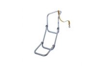 SCALETTA NEUMATICA  (PROA)Fabricada en aluminio anodizado con cabo y MOSQUETÓN de anclaje. Curva especial para la borda de las e