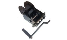 TRAILER WINCH 2500 LBSFabricados en acero de alta calidad con protección de resina color negro, especial para el ambiente marino