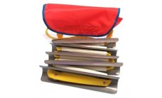 EMERGENCY LADDERFabricada en cinta de nylon y 5 peldaños de plástico de 26 cm. Con bolsa y asas