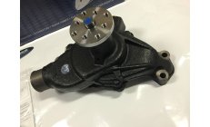 POMPA ACQUA COPERCHIO METALLO E PLASTICAIncluye 2 juntas. Para motores bloque GM, V6 4.3L y V8 5.0L 5.7L 6.2L.
Bomba de circulac